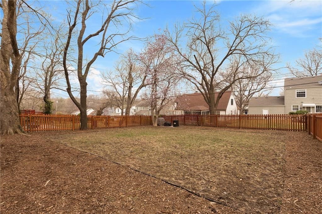 428 E 65th Terrace — photo 25