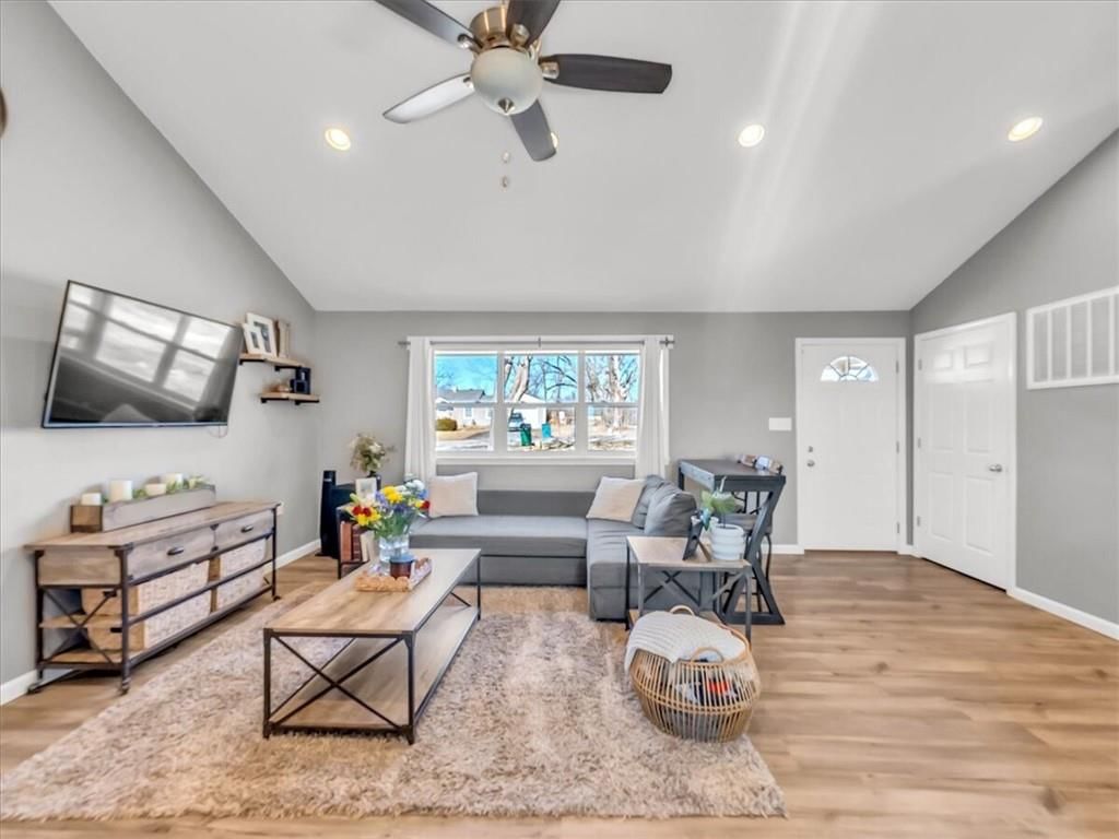 405 E 164th Terrace — photo 11