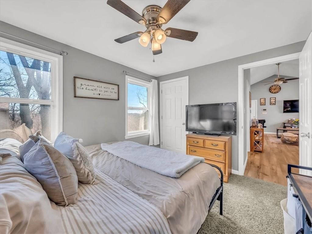 405 E 164th Terrace — photo 15