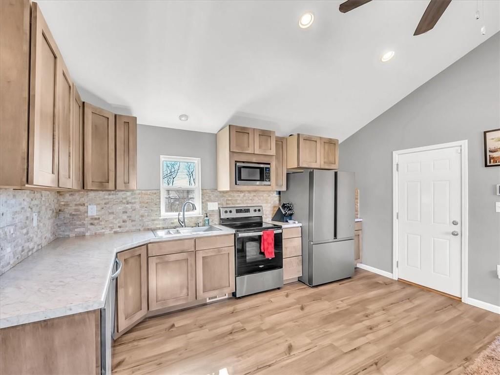 405 E 164th Terrace — photo 17