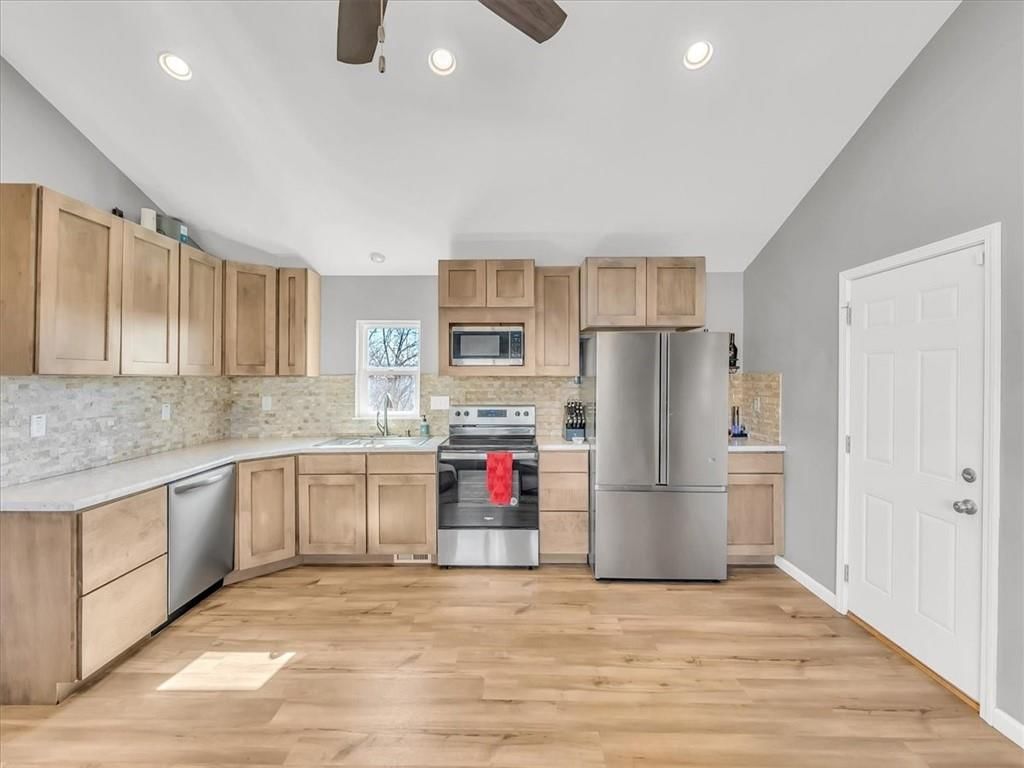 405 E 164th Terrace — photo 18