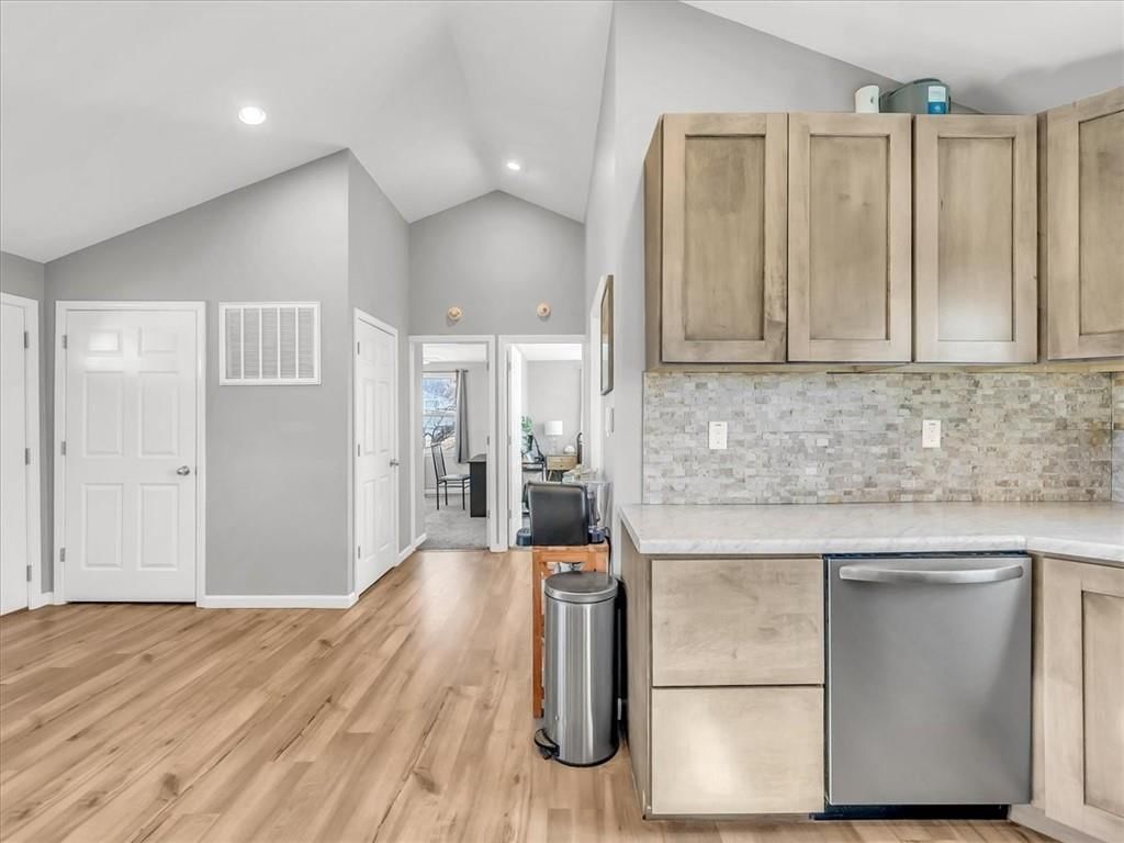 405 E 164th Terrace — photo 21