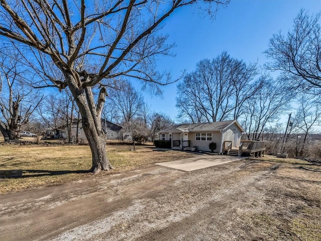 405 E 164th Terrace — photo 4