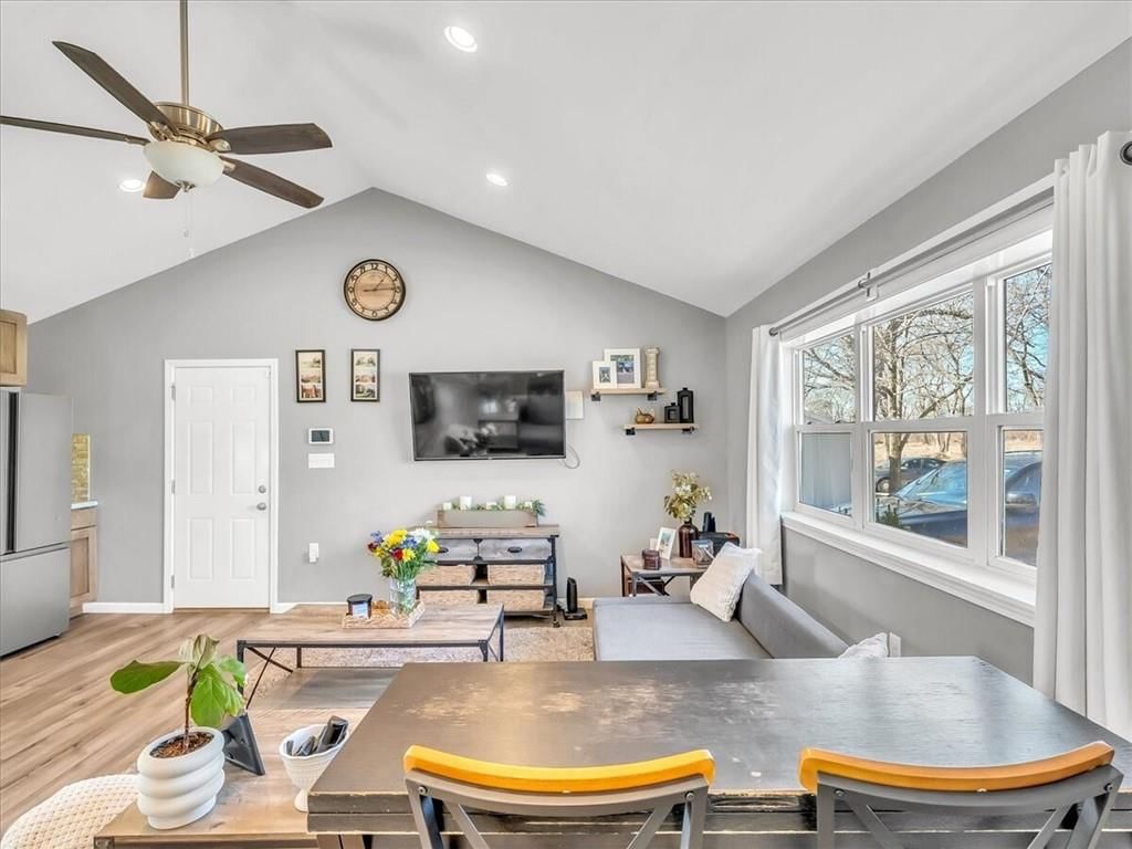 405 E 164th Terrace — photo 8