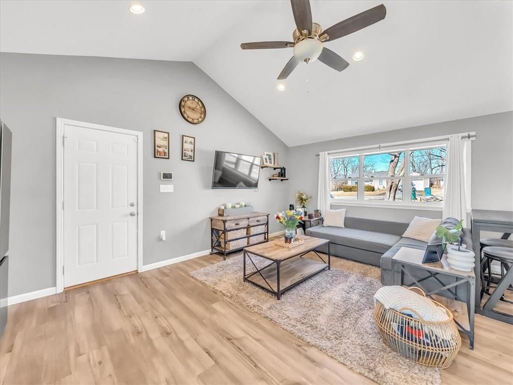 405 E 164th Terrace — photo 10