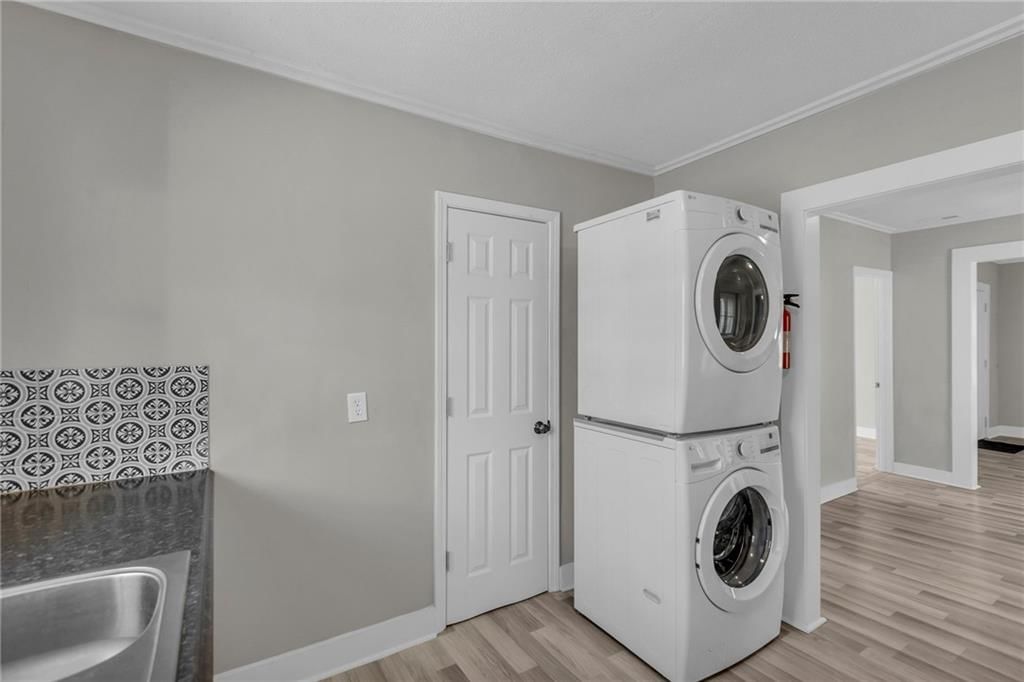 1047 S Locust Street — photo 13