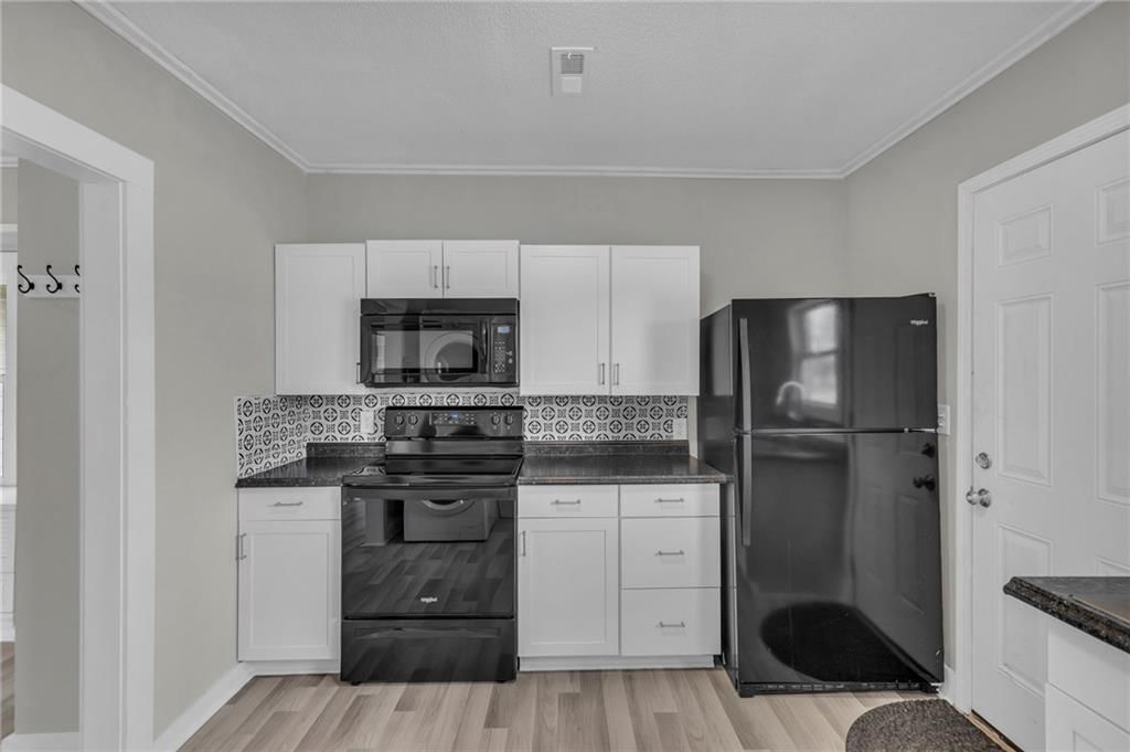 1047 S Locust Street — photo 14