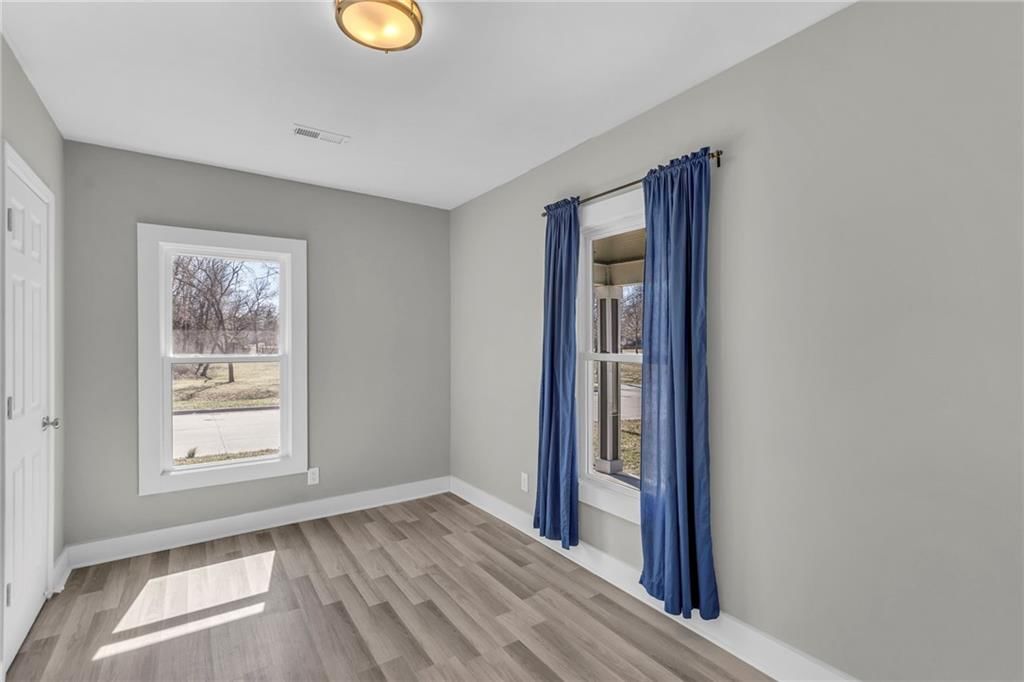 1047 S Locust Street — photo 17