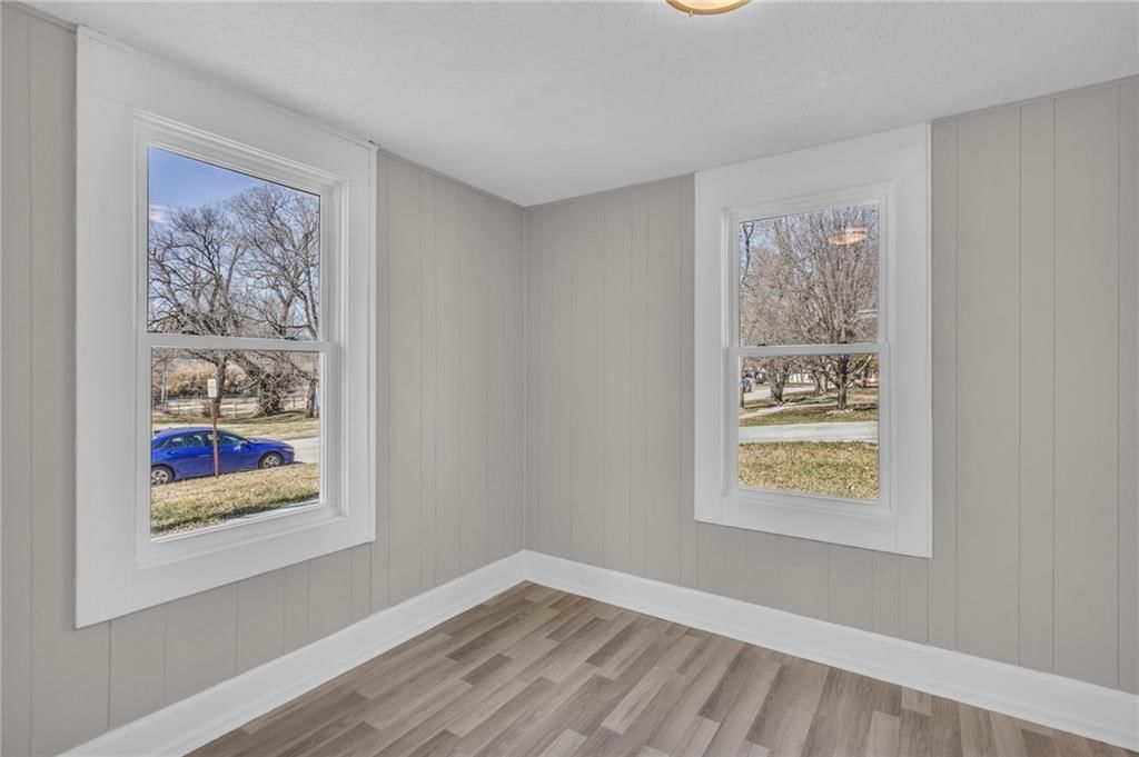 1047 S Locust Street — photo 19
