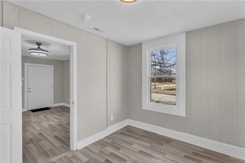 1047 S Locust Street — photo 21