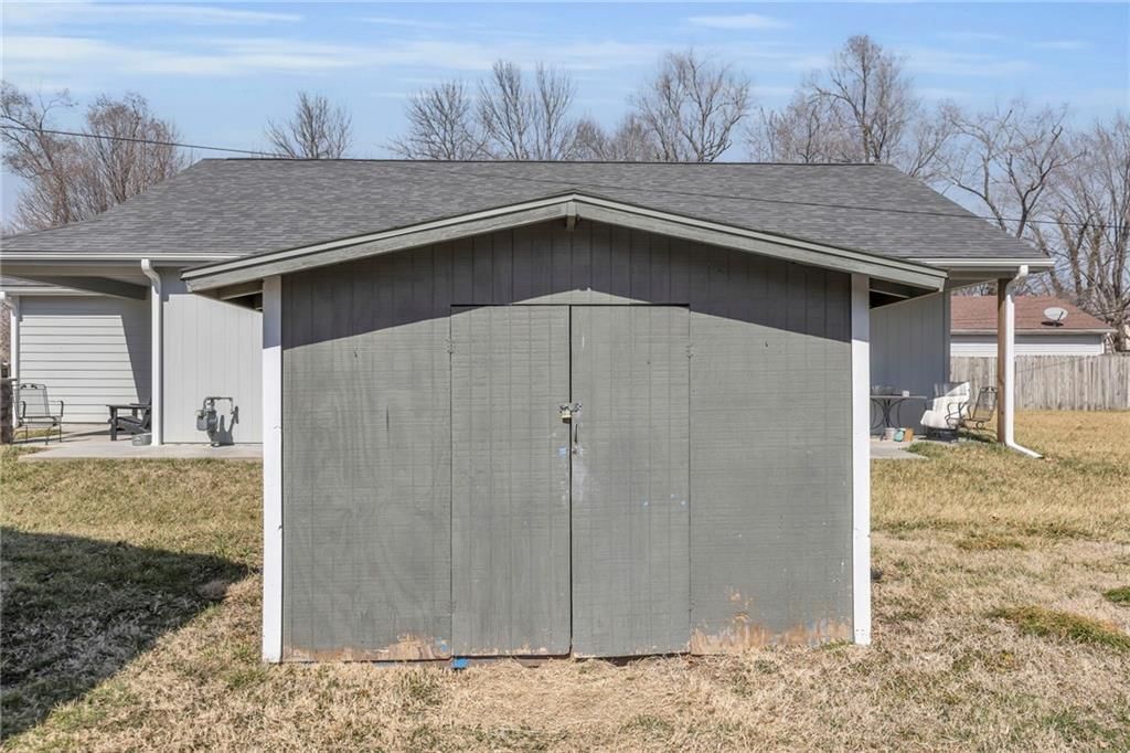 1047 S Locust Street — photo 24