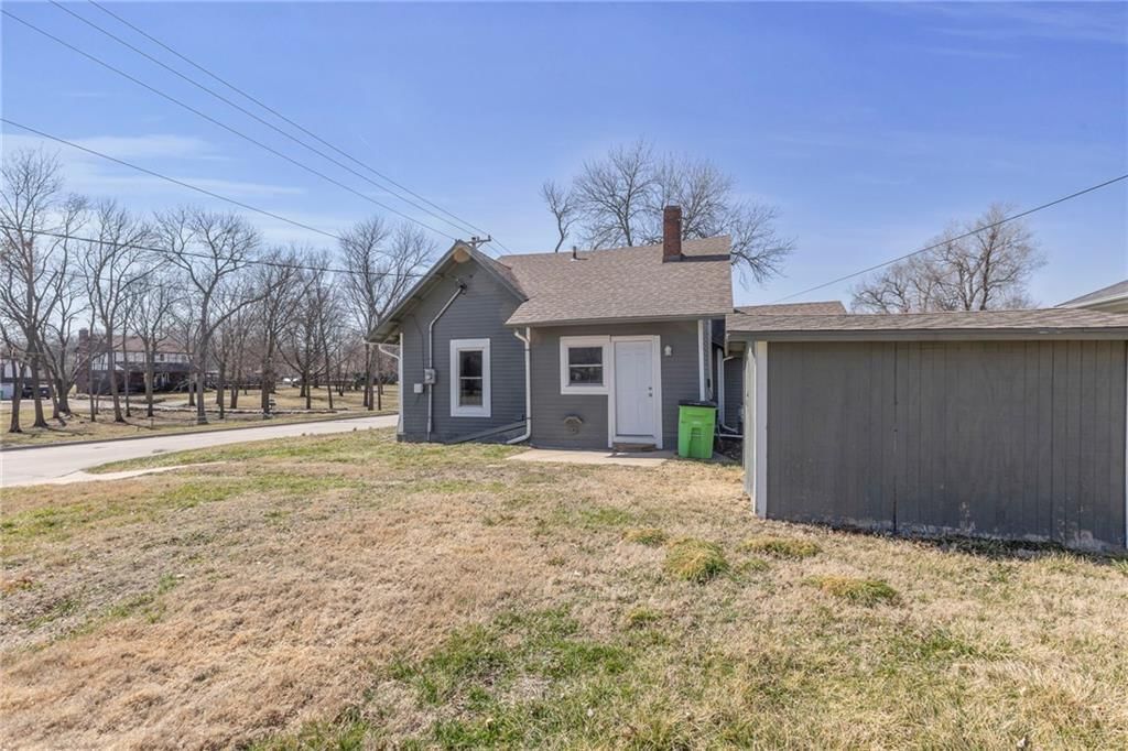 1047 S Locust Street — photo 26
