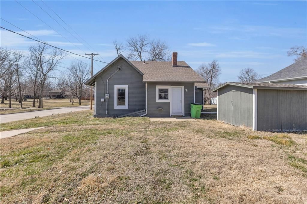 1047 S Locust Street — photo 27