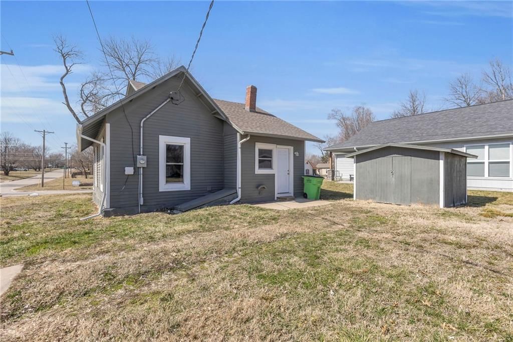 1047 S Locust Street — photo 28