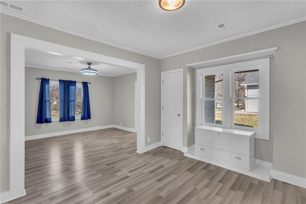 1047 S Locust Street — photo 9