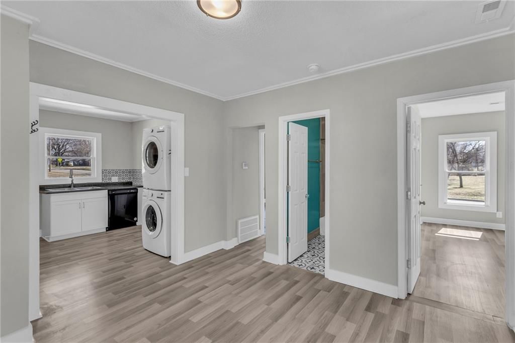 1047 S Locust Street — photo 10