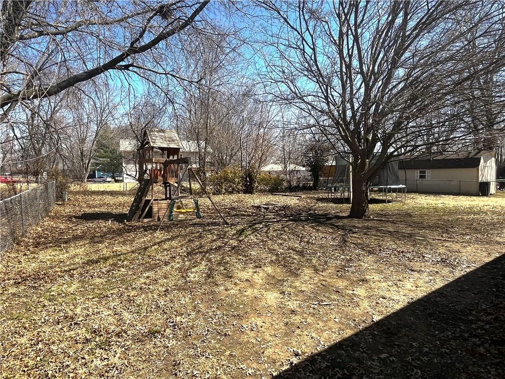 2610 MAPLEWOOD Lane — photo 6