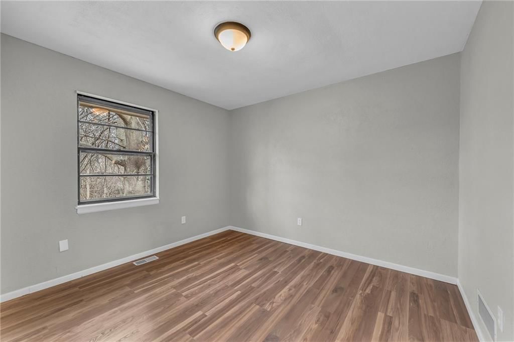 2028 Esterly Avenue — photo 12