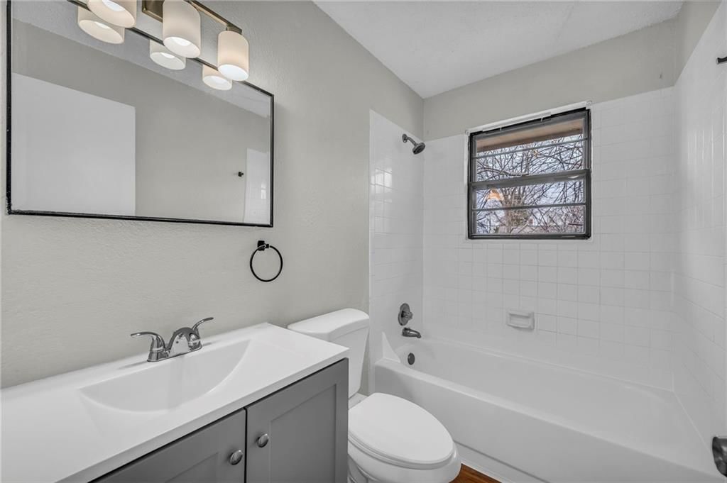 2028 Esterly Avenue — photo 14