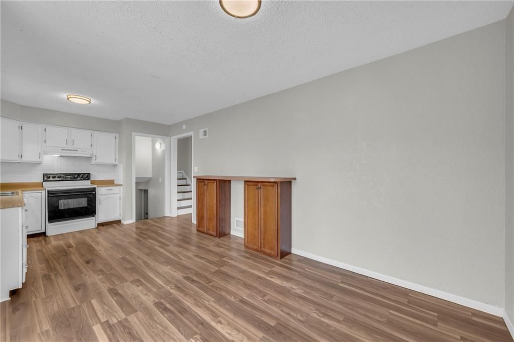 2028 Esterly Avenue — photo 5
