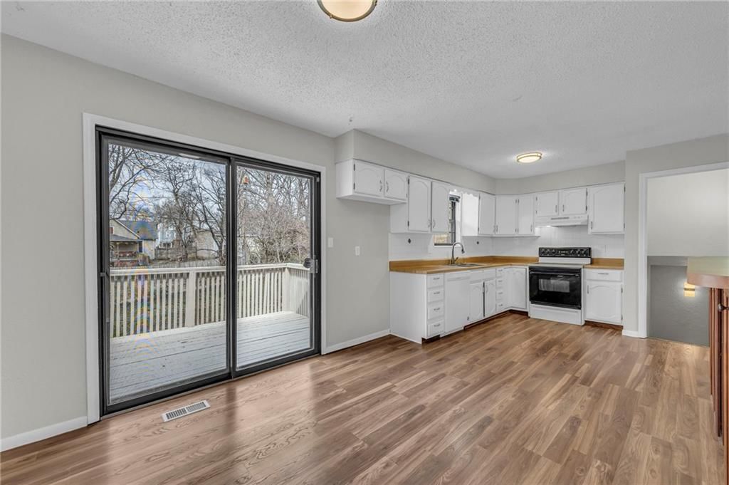 2028 Esterly Avenue — photo 6