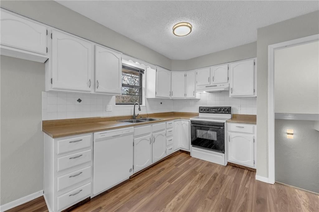 2028 Esterly Avenue — photo 7