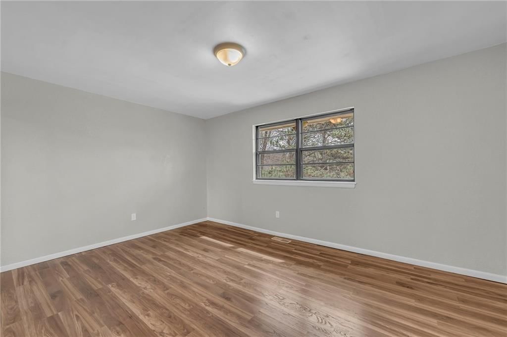 2028 Esterly Avenue — photo 8