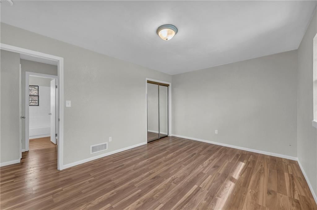 2028 Esterly Avenue — photo 9