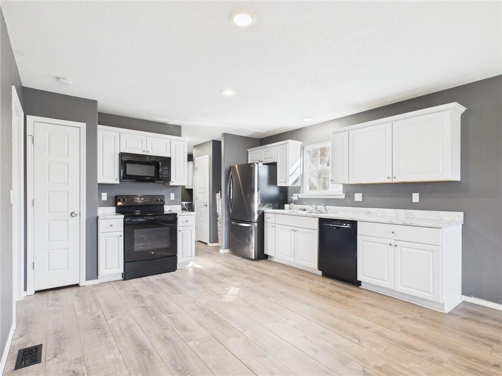 1111 E 6th Street — photo 12