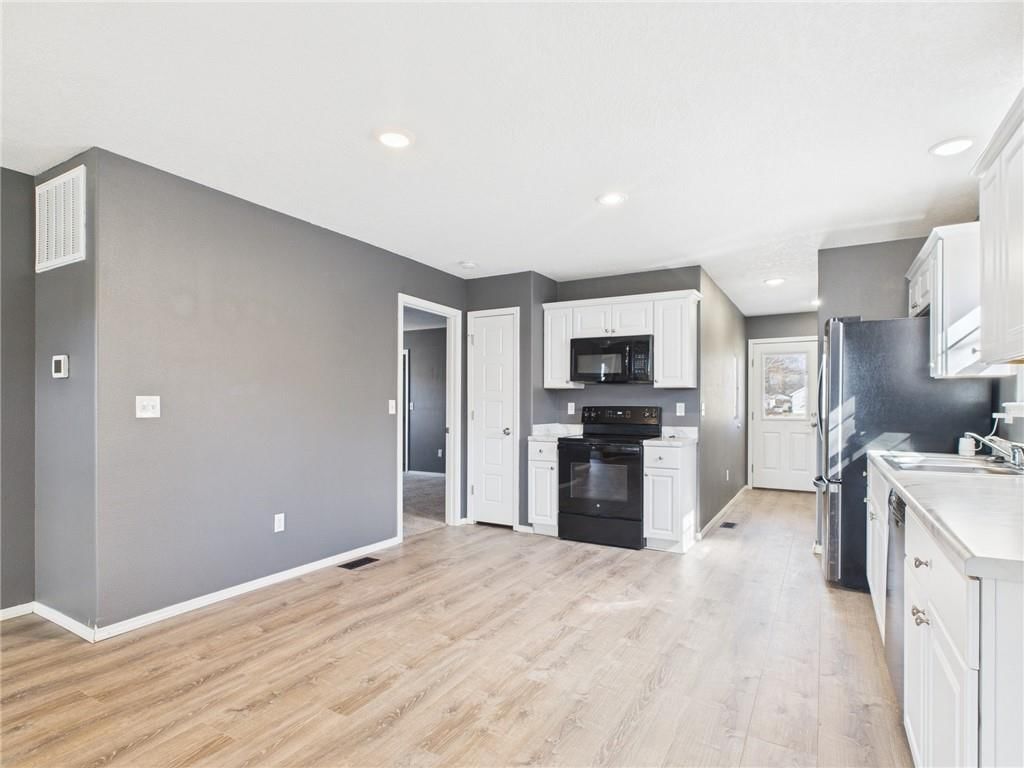 1111 E 6th Street — photo 10