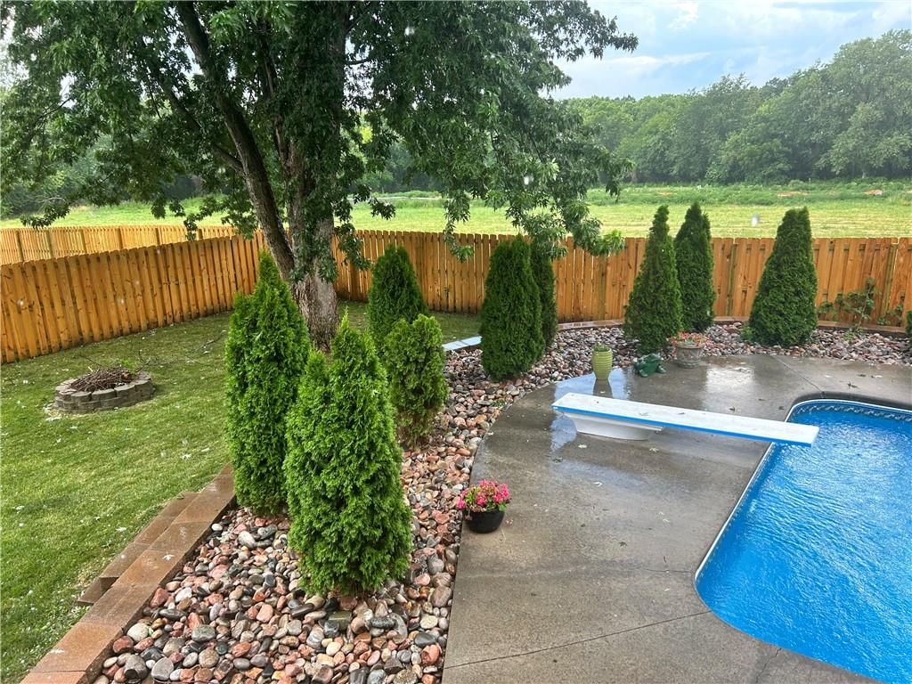 1104 Colony Drive — photo 2