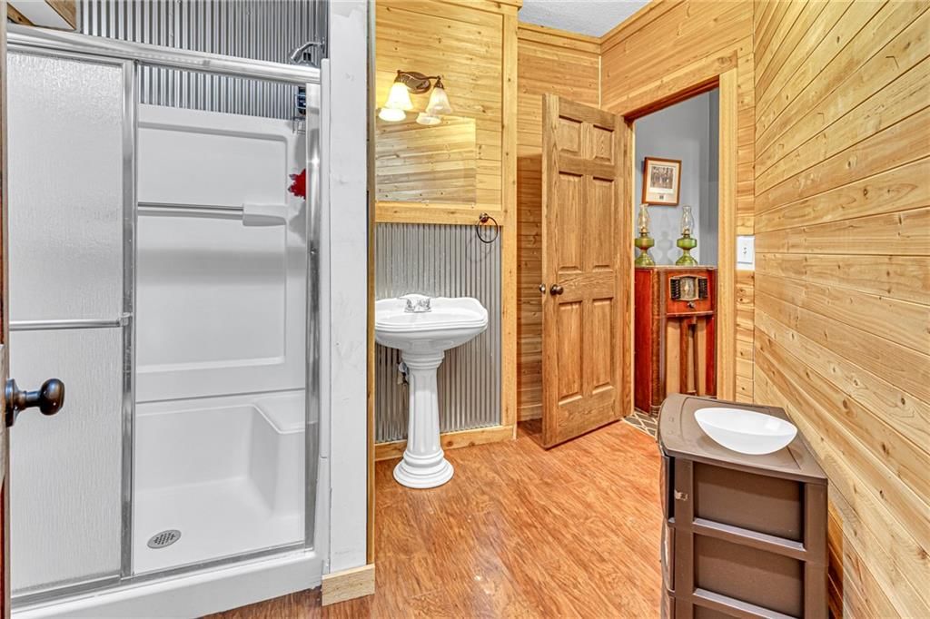 1104 Colony Drive — photo 42