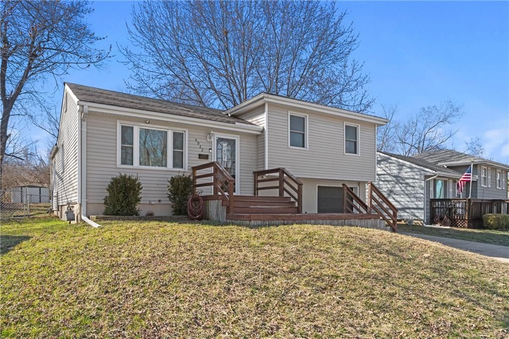 4922 N Potter Avenue — photo 2