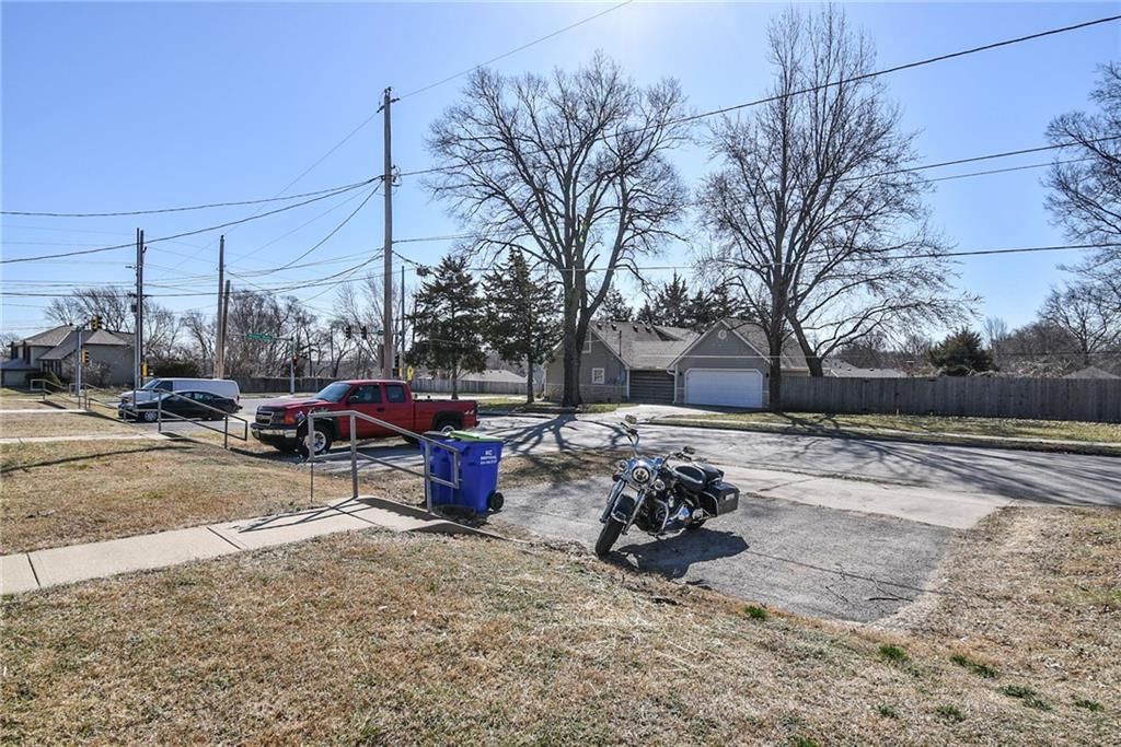 11104 W 49th Terrace — photo 14