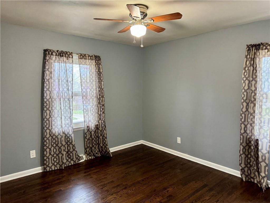 824 E 6th Street — photo 11