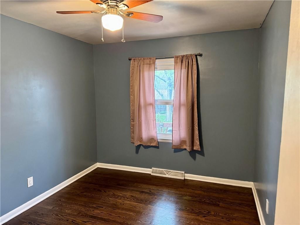 824 E 6th Street — photo 10