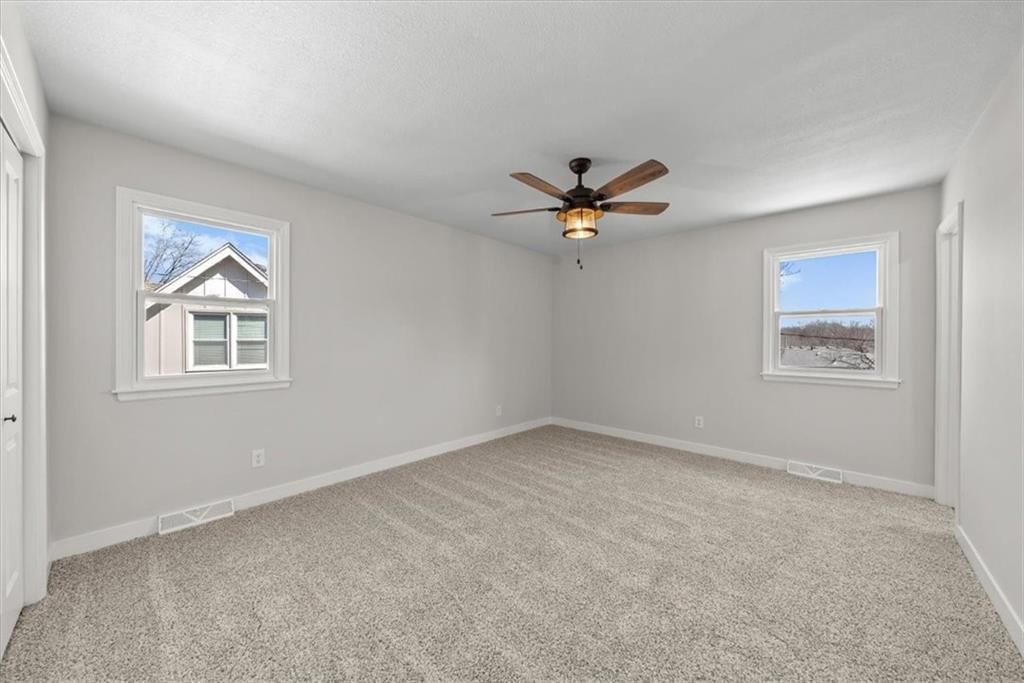 1124 N Walker Lane — photo 17