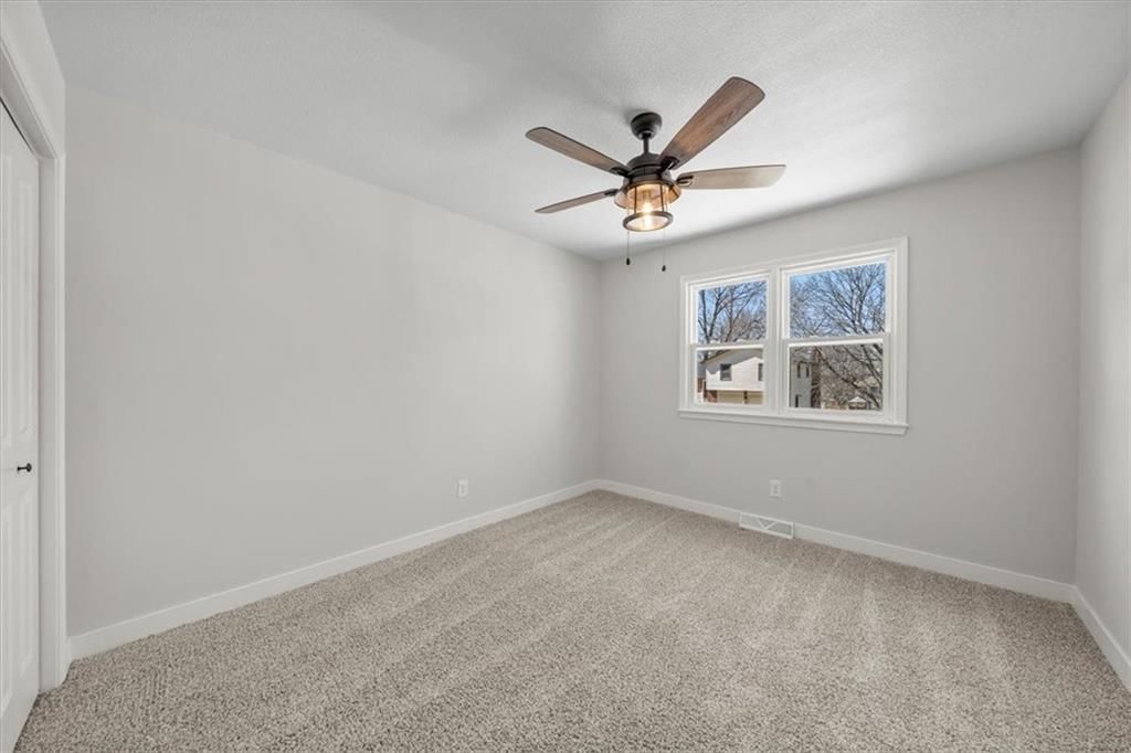 1124 N Walker Lane — photo 20