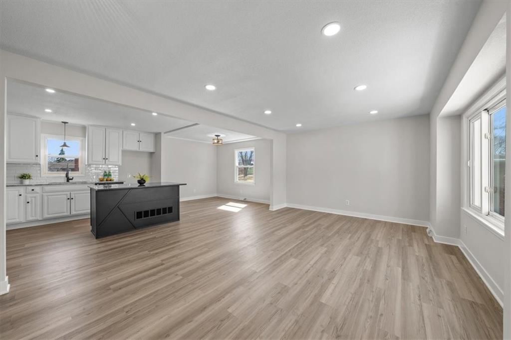 1124 N Walker Lane — photo 3