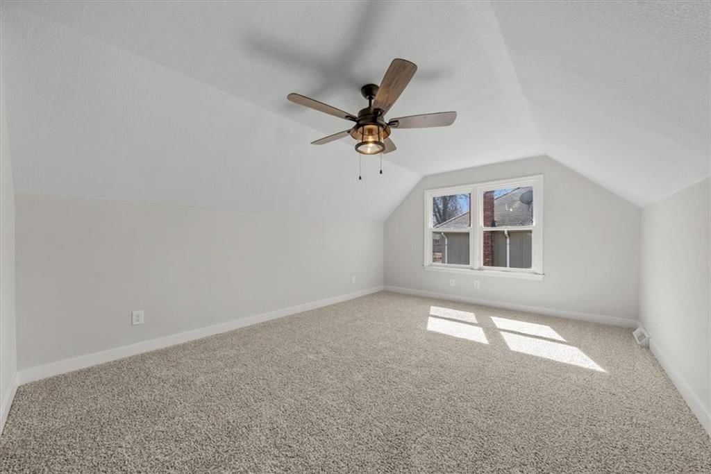 1124 N Walker Lane — photo 25