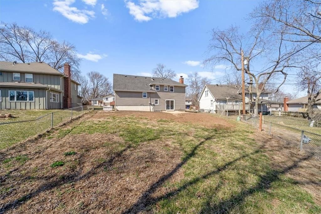 1124 N Walker Lane — photo 35