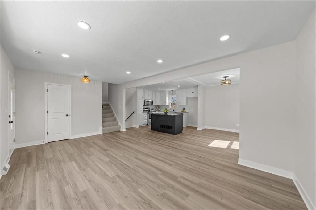 1124 N Walker Lane — photo 5