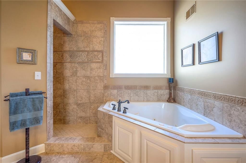 9915 Woodstock Street — photo 25