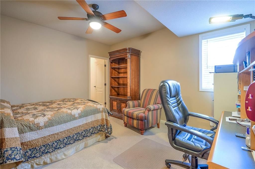 9915 Woodstock Street — photo 34