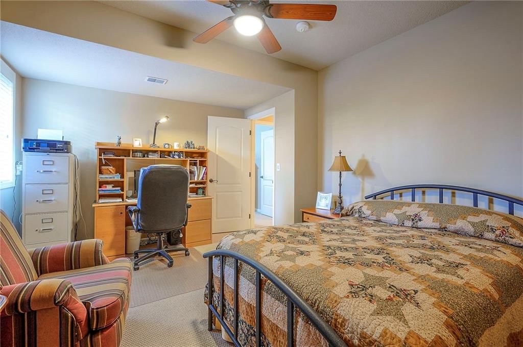 9915 Woodstock Street — photo 35