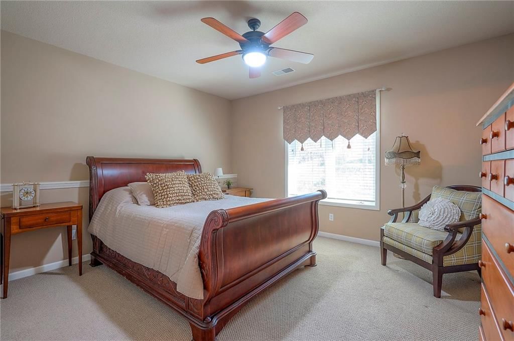 9915 Woodstock Street — photo 36