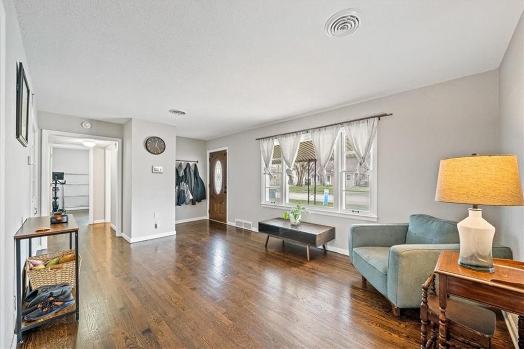 308 S Ridgeview Road — photo 3