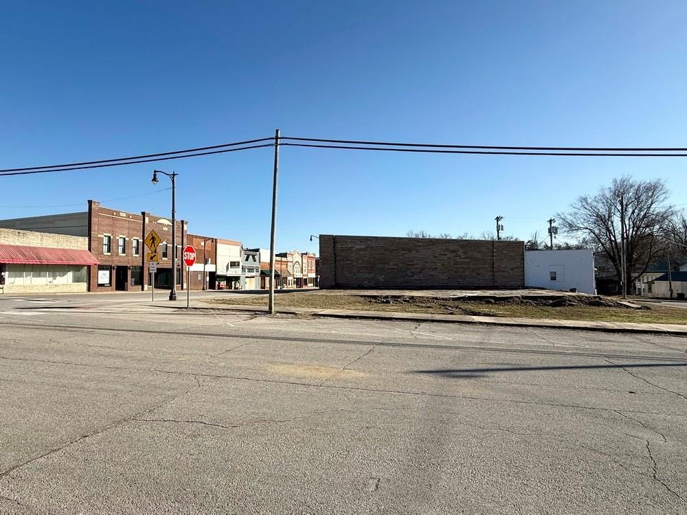 124,126,128 N Main Street — photo 8