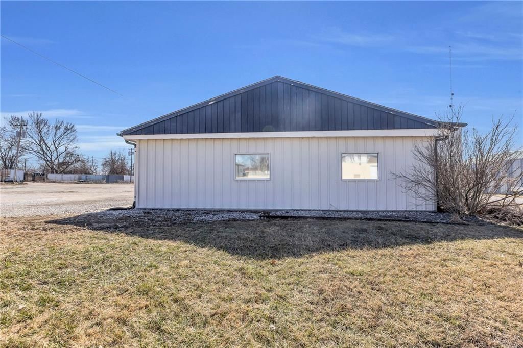 316 W Wilson Street — photo 26