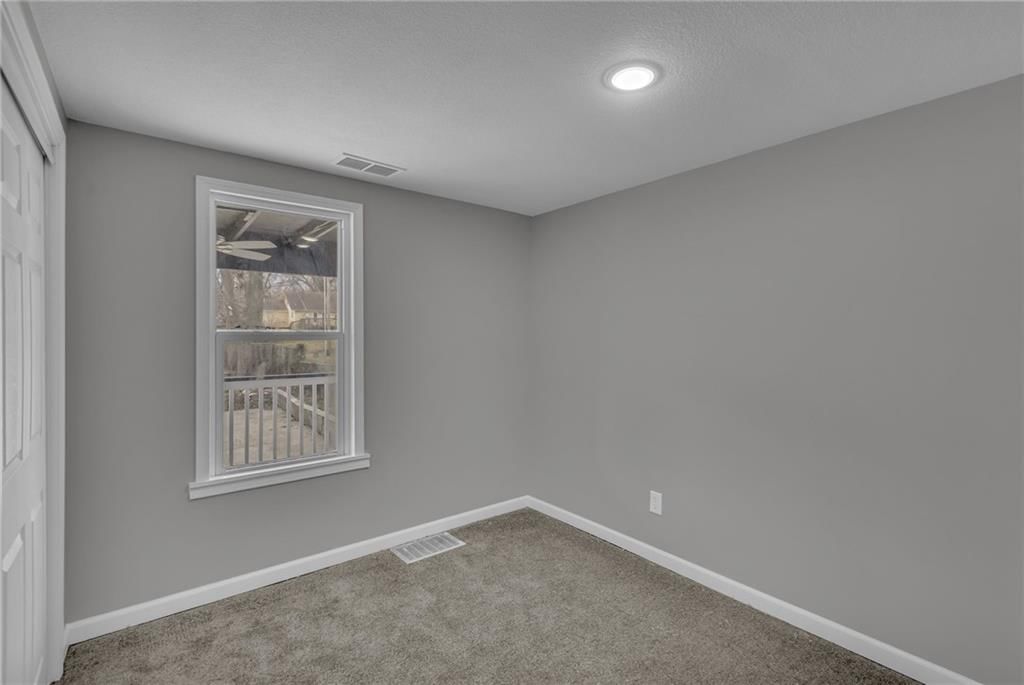 925 E South Avenue — photo 16